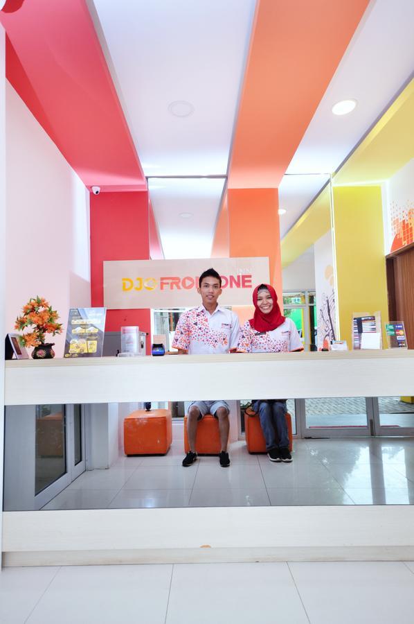 Djo Front One Inn Bengkulu Exteriér fotografie